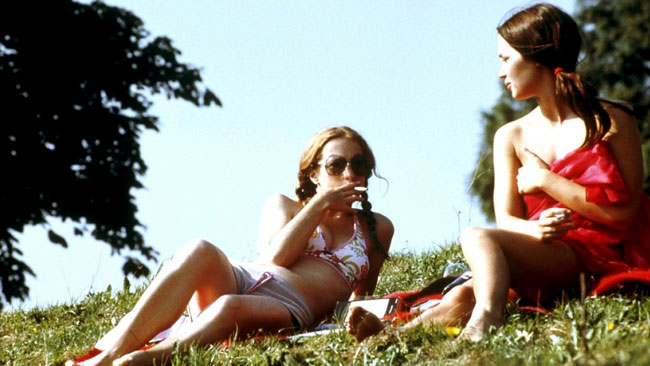 Emily Blunt and Natalie Press in My Summer of Love.