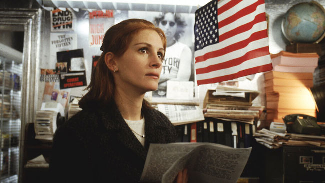 Julia Roberts looking thoughtful in the film, Conspiracy Theory